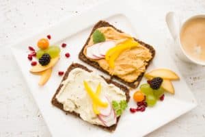 What should a pregnant woman eat for breakfast